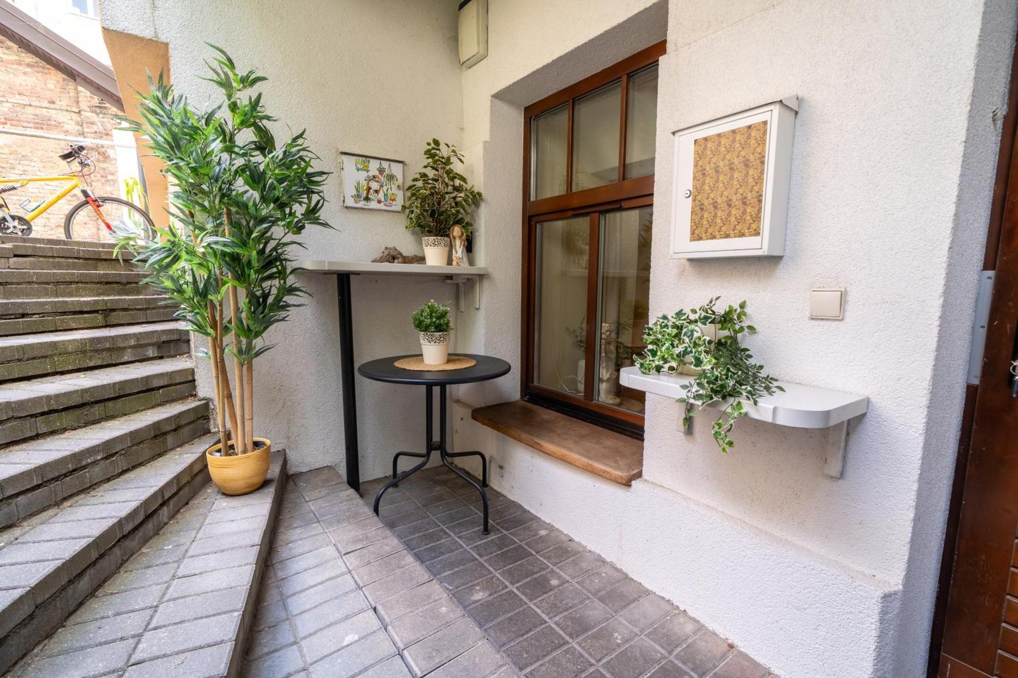 Cozy Suite With Inner Yard VNO Kültér fotó